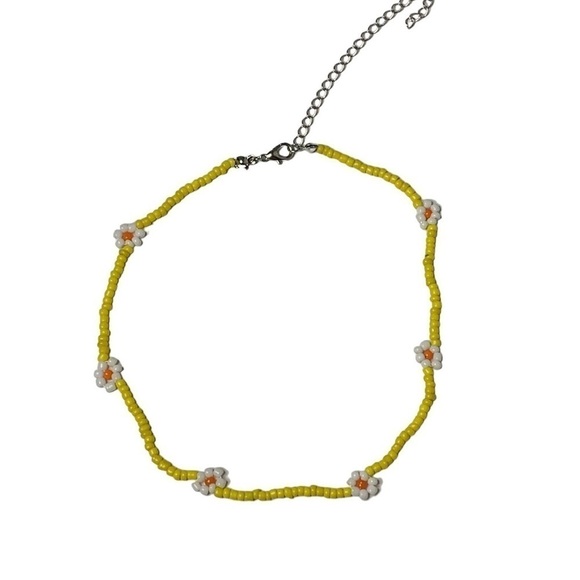 Beaded flower necklace - Picture 1 of 4